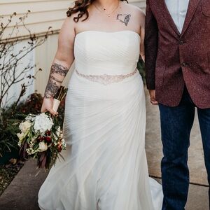 Cream David’s Bridal Strapless Wedding Dress